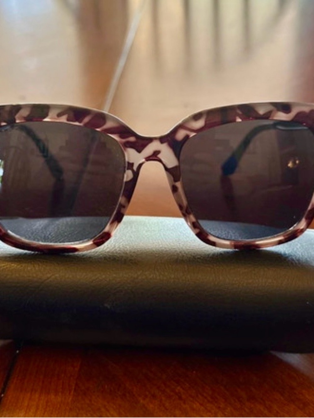 Diff Eyewear Women's Square Sunglasses - oversized Tortoise with Black Lenses